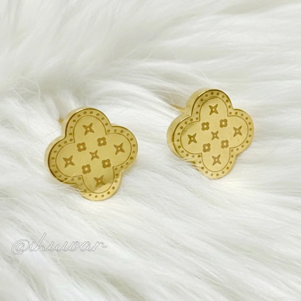 Four Leaf Clover 18K Gold Plated Stainless Steel Stud Earrings - Picture 5 of 6